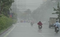 Mưa trắng trời Thừa Thiên - Huế: Phố thành sông, cây xanh ngã đổ