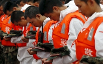 Trung Quốc: Tổ chức tang lễ cho hơn 400 nạn nhân chìm tàu