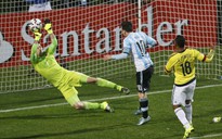 Argentina đánh bại Colombia bằng loạt sút luân lưu