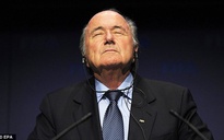 Chủ tịch FIFA Sepp Blatter bị thẩm vấn