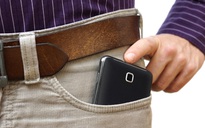 Có nên để điện thoại trong túi quần?