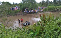 Thai phụ cùng 2 thanh niên tử vong trong chiếc Mercedes nằm dưới rạch Bà Ngọt