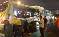 Long An: 20 người nhập viện sau cú va chạm giữa xe tải với xe buýt