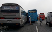 Tai nạn trên cao tốc TP.HCM - Trung Lương: 2 xe giường nằm và xe tải 'dính chùm'