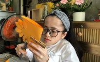 Cô gái bệnh xương thủy tinh khởi nghiệp: 'Biến' giấy thành hoa