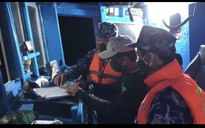 Truy đuổi hơn 4 giờ, Vùng Cảnh sát biển 4 bắt giữ tàu cá chở lậu 60.000 lít dầu