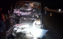 Tai nạn trên cao tốc TP.HCM - Trung Lương: Xe khách tông vào đuôi xe đầu kéo
