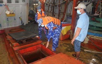 Vùng Cảnh sát biển 4 bắt giữ tàu cá vận chuyển trái phép 50.000 lít dầu DO