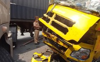 Tai nạn trên đường dẫn cao tốc TP.HCM - Trung Lương, Xe tải nát đầu sau cú va chạm