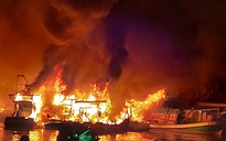 Kiên Giang: Cháy 11 tàu cá và 2 nhà dân trong đêm