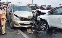Tiền Giang: 3 xe ô tô va chạm trên cầu Rạch Miễu