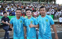 Quang Hải và nghệ sĩ đá bóng góp quỹ giúp trẻ em mồ côi do Covid-19