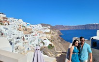 Ngủ nhà hang giá ngàn USD ở đảo thiên đường Santorini