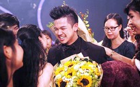 Trọng Hiếu rơi nước mắt khi trở thành quán quân Vietnam Idol 2015