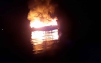 Cứu 11 ngư dân Bình Định bị cháy tàu cá tại vùng biển Trường Sa