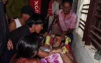 Bình Định: Làng biển rơi nước mắt đón 3 ngư dân trở về từ cõi chết