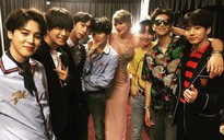 Sốt ảnh Taylor Swift chụp cùng ‘đối thủ’ BTS tại Billboard Music Awards 2018
