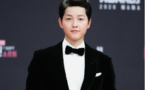 Song Joong Ki 'gây sốt' vì quá đẹp trai trên thảm đỏ MAMA 2020