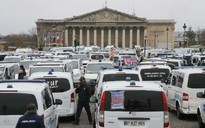 Tài xế xe cứu thương cũng biểu tình phản đối cải cách của Tổng thống Macron