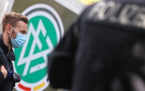 Bê bối bóng đá Đức: 6 quan chức bị nghi trốn thuế triệu USD tiền quảng cáo trên sân vận động