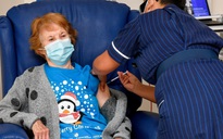 Cụ bà 90 tuổi: được tiêm vắc xin Covid-19 là 'món quà sinh nhật tuyệt vời nhất'