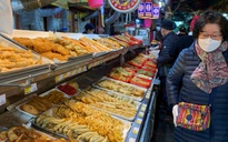 'Hẻm bánh kếp' nức tiếng Seoul vắng vẻ ngày Tết vì đại dịch