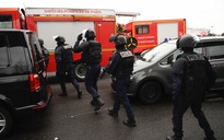 Pháp: Bị bắn chết vì giật vũ khí binh sĩ ở sân bay