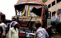 Xe tải tông vào đám đông biểu tình ở Ấn Độ, 13 người chết