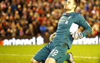 Mignolet đưa Liverpool vào chung kết League Cup