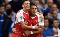 'Arsenal lẽ ra nên bán Ozil và Sanchez'