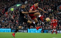 Liverpool đại thắng, sân Anfield được tặng quà