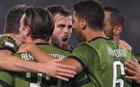 Juventus lấy lại ngôi đầu Serie A nhờ chơi hơn người