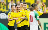 Dortmund đại thắng trên sân nhà, chiếm ngôi đầu bảng Bundesliga