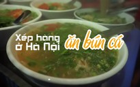 Xếp hàng ăn bún cá ở Hà Nội