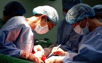 Phẫu thuật cứu sống bệnh nhân bị khối u trung thất 'khủng' 4 kg