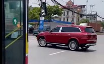 Vì sao xe Mercedes có thể ‘nhún nhảy’ trên phố?