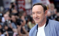 Quấy rối con trai nhà báo, tài tử đoạt Oscar Kevin Spacey chính thức hầu tòa