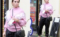 Trước nguy cơ phá sản, Katie Price bị bắt gặp mua vé số để tìm vận may?