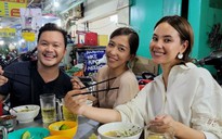 Hoa hậu Catriona Gray vi vu xe máy, ăn bún bò, uống trà sữa ở Việt Nam