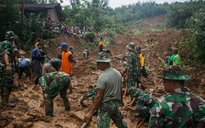 Lở đất chôn vùi 27 người ở Indonesia