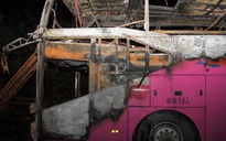 Xe du lịch bốc cháy ở Trung Quốc, 26 người chết