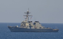 Giữa lúc căng thẳng với Iran, hai khu trục hạm Mỹ đi qua eo biển Hormuz