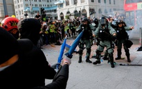 Cảnh sát Hồng Kông bắn hơi cay, phun vòi rồng đối phó người biểu tình