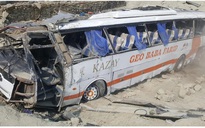 Xe buýt lao xuống rãnh sâu, 9 lính hải quân Pakistan thiệt mạng