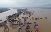 Nước vượt mốc trận ‘đại hồng thủy’ năm 1998 trên một đoạn sông Dương Tử