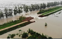 Mực nước sông vượt mức cảnh báo, Trung Quốc phải nổ phá đê