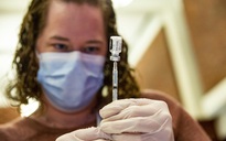 Pfizer/BioNTech tuyển người thử vắc xin chống biến thể Omicron