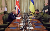 Chiến sự ngày thứ 45: Thủ tướng Anh thăm Ukraine, Nga cảnh báo nguy cơ xung đột