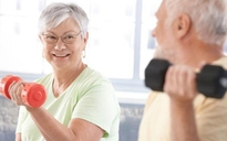 Cách ly xã hội: Người cao tuổi tập luyện thế nào để tăng cường sức đề kháng?