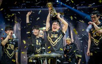 Uzi nhân đôi niềm vui sau khi giành chức vô địch MSI 2018 cùng với RNG